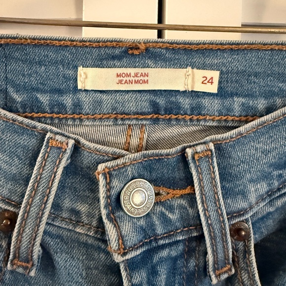 Levi’s Women’s Mom Jean with Raw Hem Size 24 - Picture 8 of 13